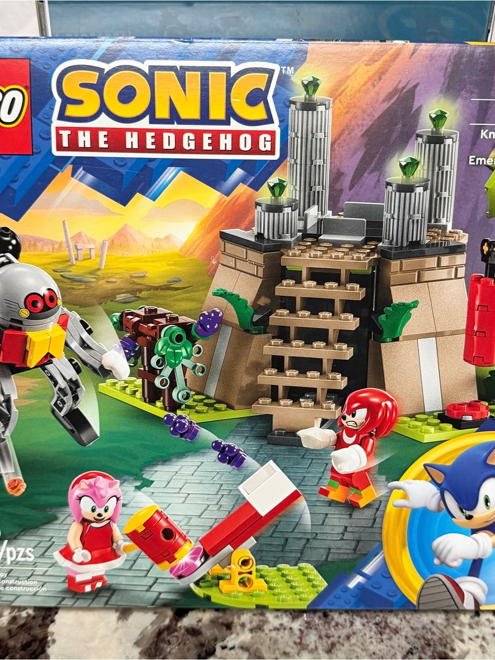 LEGO Sonic the Hedgehog Knuckles and the master emerald shrine